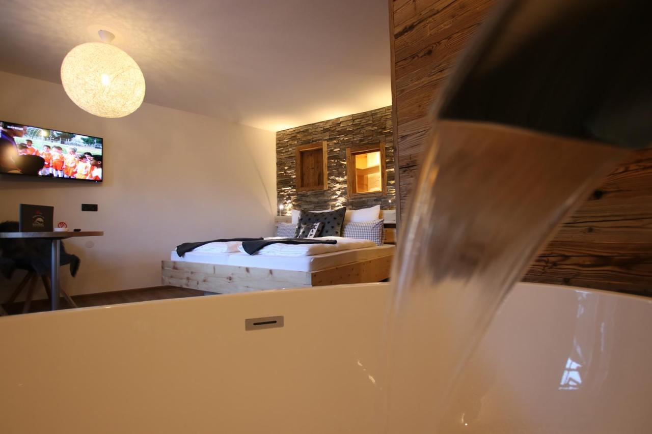 Deluxe Double Room Bathtub Balcony,1612966446:JPEG