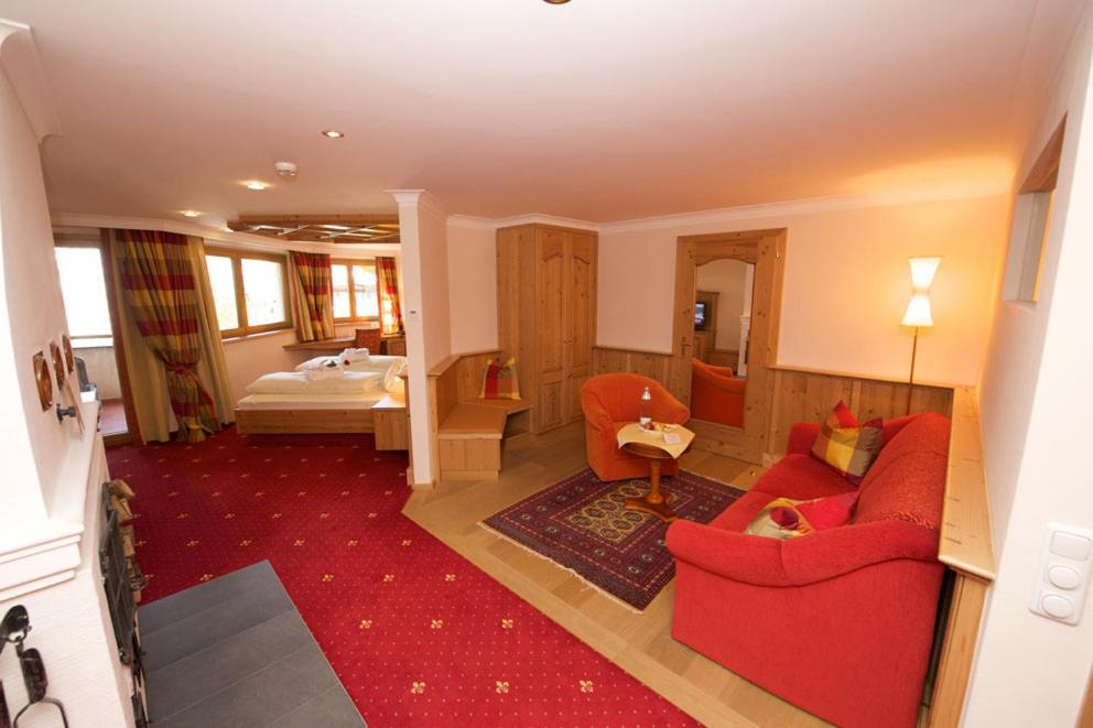 One-Bedroom Suite,150569356:JPEG