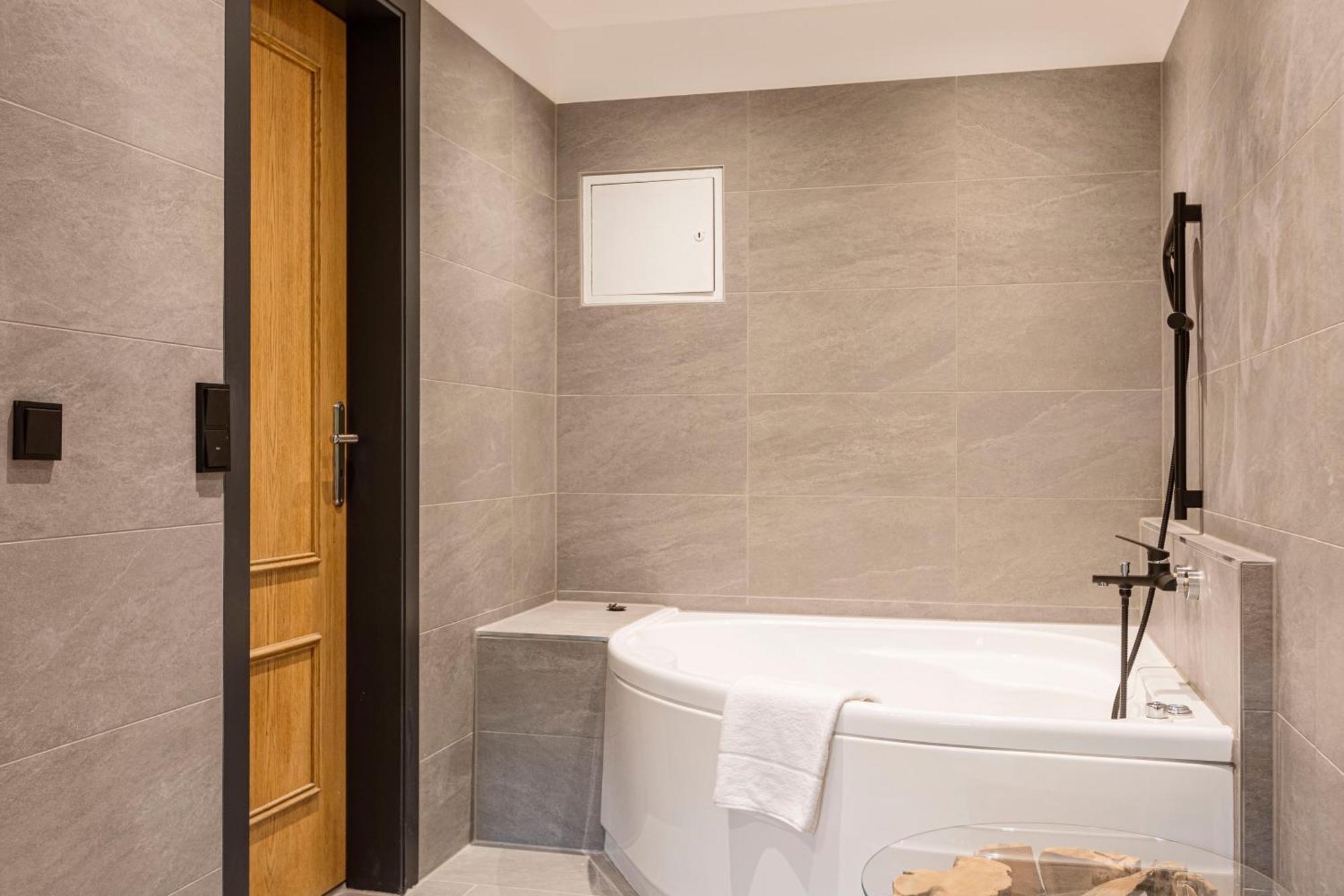 Two-Bedroom Suite IR-Sauna,1543599502:JPEG
