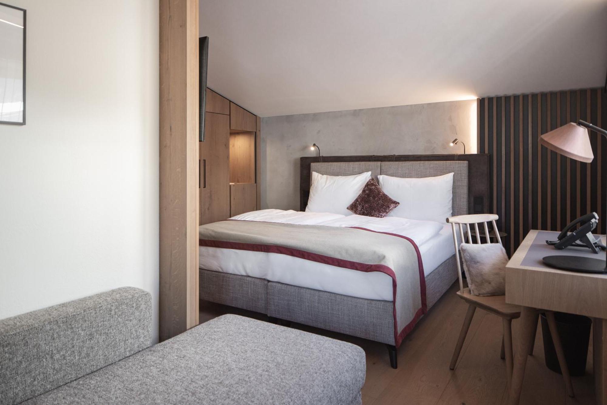 Deluxe Double Room Balcony,1549013656:JPEG