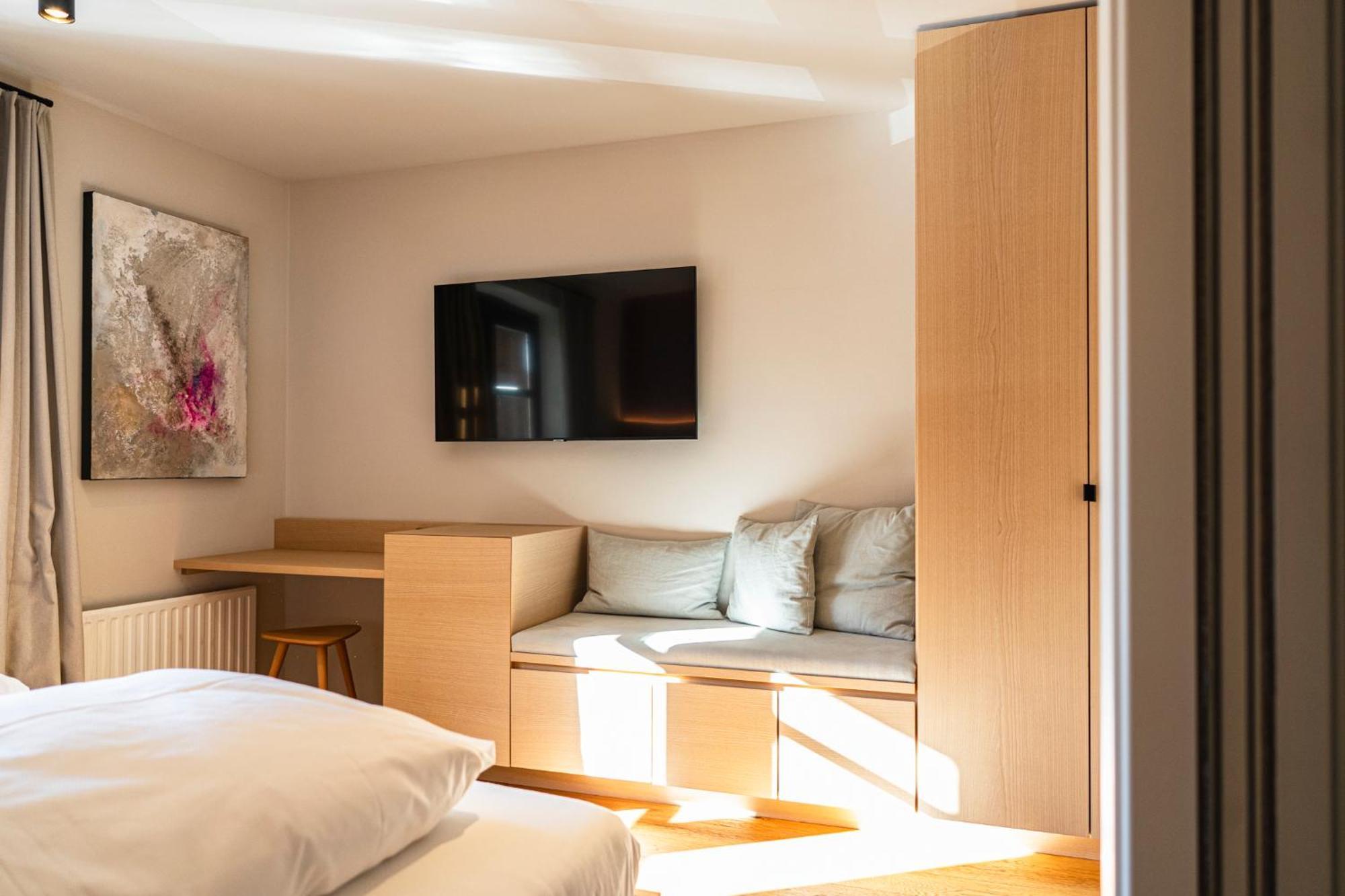 Double Room,1559754856:JPEG
