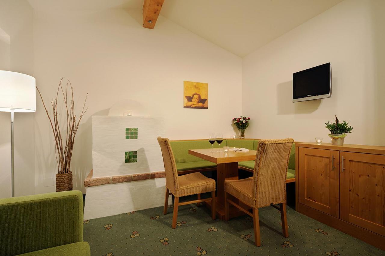 One-Bedroom Suite,1651167827:JPEG